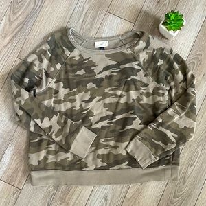 Universal Thread | Camo Print Top